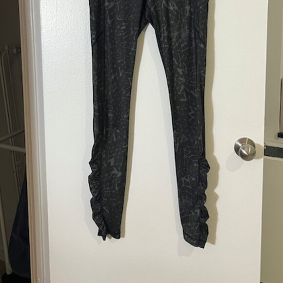 lululemon leggings - Picture 2 of 4